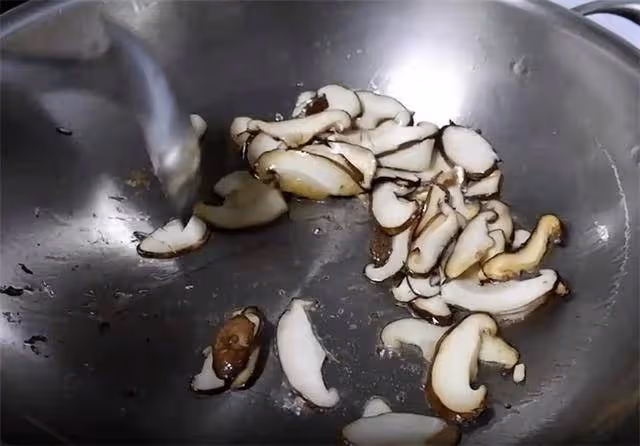 簡單易做的家庭素炒,一道香菇油麥菜,鮮香好吃又營養,先收藏了