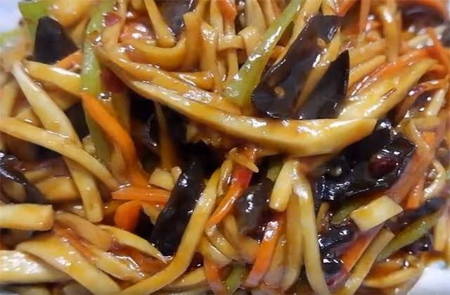 杏鮑菇這樣做也特別好吃,一道香炒杏鮑菇,做法簡單,吃著過癮