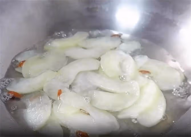 用蘋果做好喝的蘋果湯,老少皆宜,簡單幾步就做好,先收藏起來