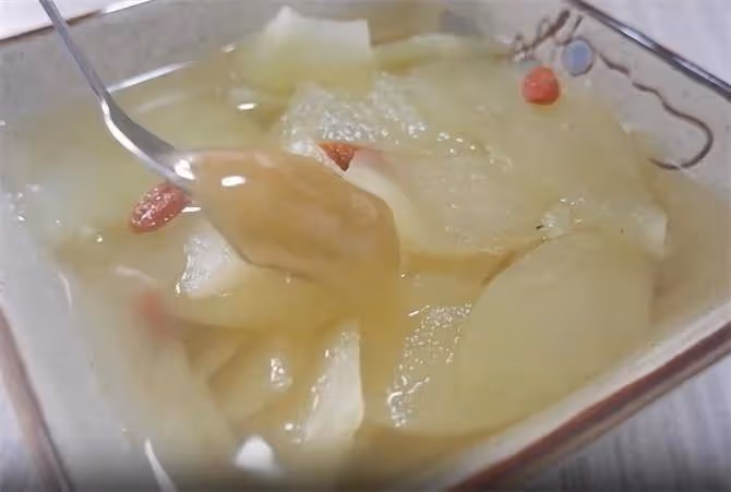 用蘋果做好喝的蘋果湯,老少皆宜,簡單幾步就做好,先收藏起來