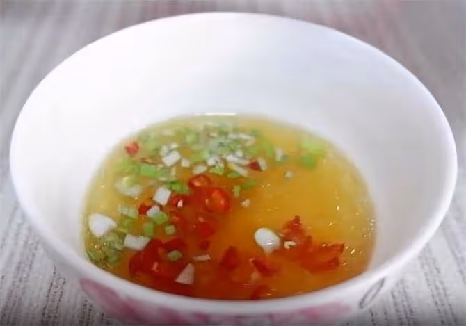 非常簡單的清蒸白蘿蔔，清淡爽口好吃，秋天多吃些蘿蔔還是不錯的