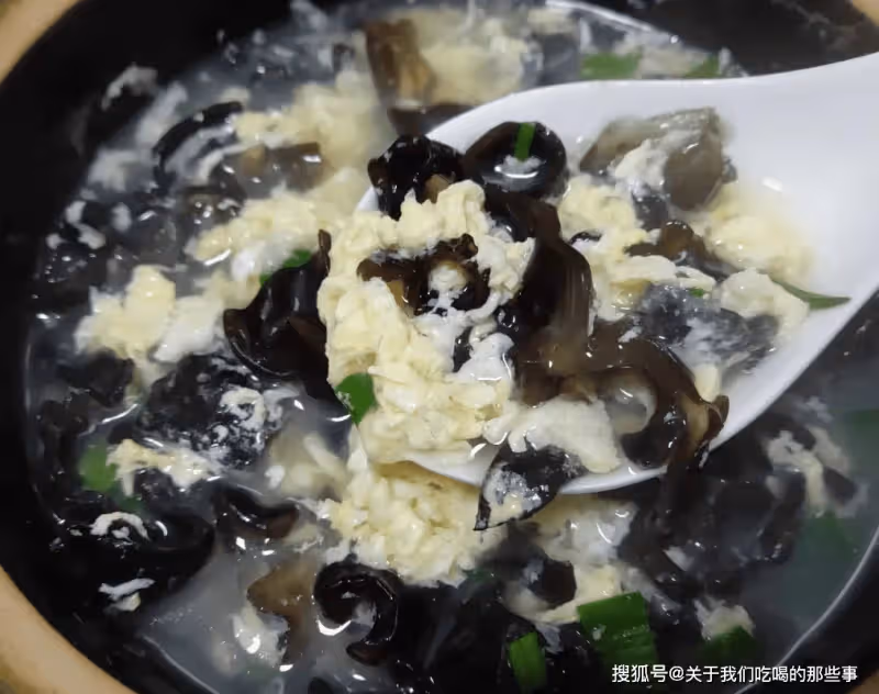 做雞蛋湯,牢記「1放1不放」,蛋花漂亮又爽滑,蛋湯鮮香好喝