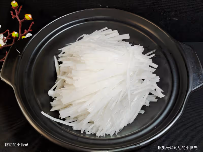 它是潤肺第一菜,秋天不懂吃就虧了!花幾分鐘燒一鍋,鮮爽十足、湯鮮菜嫩