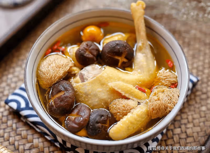 燉雞湯,先焯水還是直接燉?教您一招,肉不柴湯不腥,好喝又營養