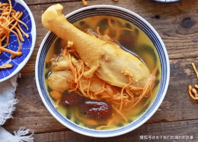 燉雞湯,先焯水還是直接燉?教您一招,肉不柴湯不腥,好喝又營養
