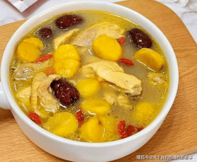 燉雞湯,先焯水還是直接燉?教您一招,肉不柴湯不腥,好喝又營養