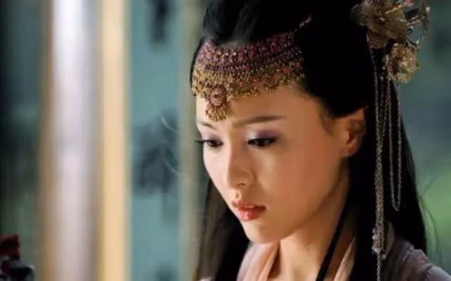 唐嫣:中秋節剛被罵上熱搜,巴黎就「殺瘋了」,被罵被誇都不冤