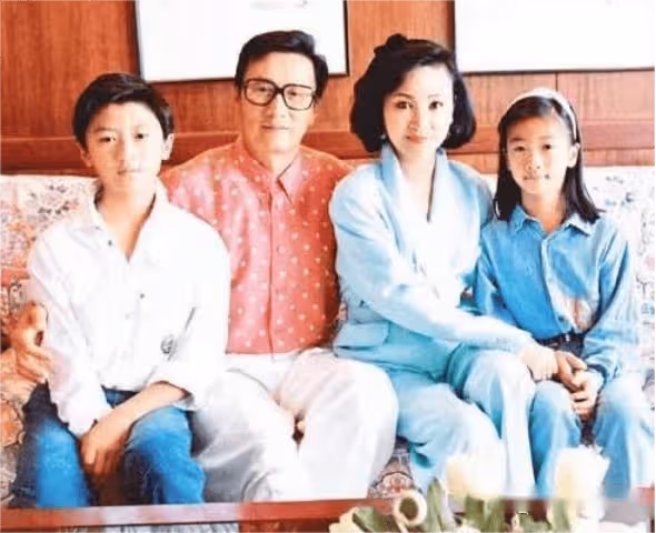 謝霆鋒隔空示愛王菲,不談王菲和張柏芝,他還有什麼值得炫耀的?