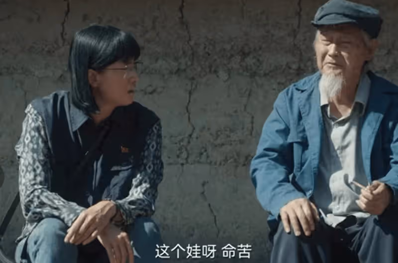 《山花爛漫時》:女高第一枚國旗升起時,才懂張桂梅為何50歲不願嫁人