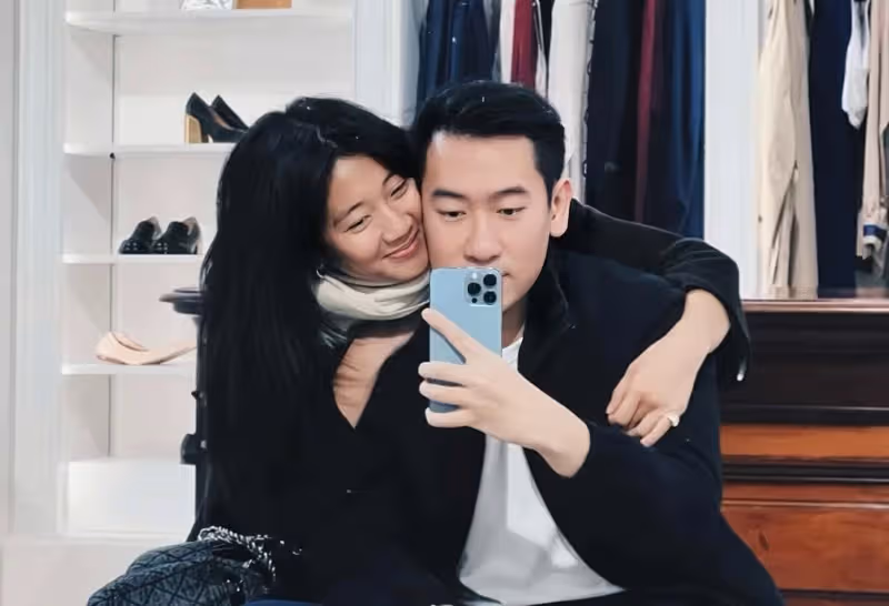 恭喜！香港知名星二代註冊結婚，港星父親在現場直接哭成淚人