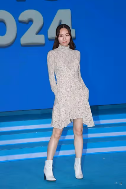 港圈中女天花板被曝與男友同居!愛巢月租12萬,與汪明荃做鄰居
