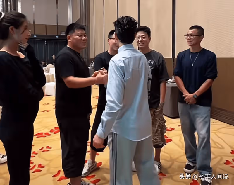 蕭敬騰慶功宴多位網紅現身!周琦慘遭忽視,曝韓景楓娶李謠原因