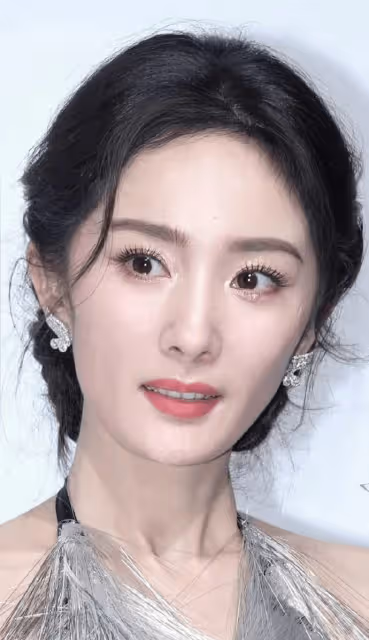 楊冪看秀懟臉生圖曝光,開始顯老了,化妝也掩蓋不了歲月的痕跡
