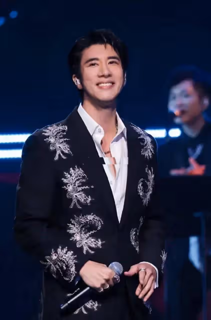 李靚蕾的小作文又來了,王力宏復出轉好,她還不想放手嗎?