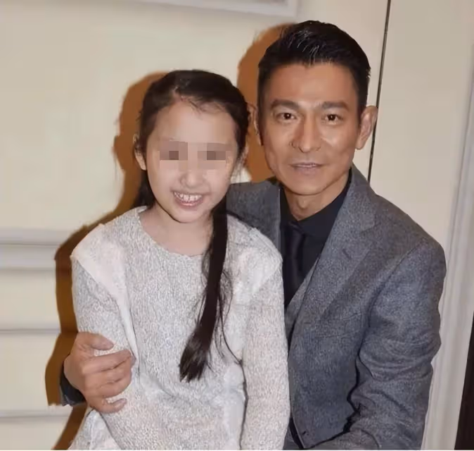 劉德華12歲女兒近照曝光，花5億富養大的女兒，沒想到長成了這樣
