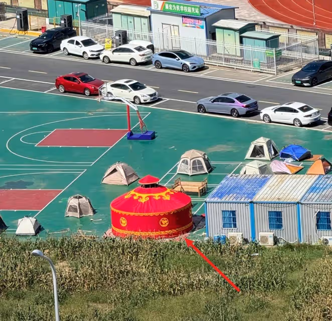 肥東公園現狀,都是帳篷,網友:前三年不敢出門,後三年不敢進家