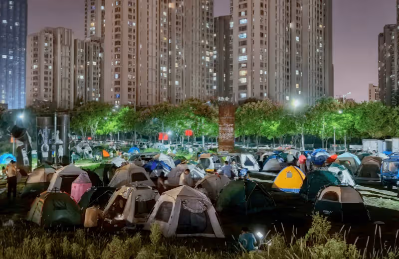 肥東公園現狀,都是帳篷,網友:前三年不敢出門,後三年不敢進家