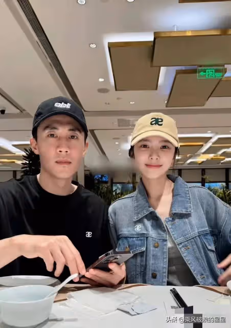 黃曉明女友葉珂和杜淳老婆王燦同框拍照過,培訓班曝光!王燦否認