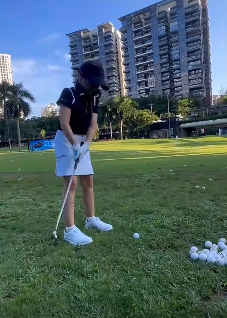 葉海洋養孩子多費錢?馬術高爾夫一個不落,兩個女兒光學費就50萬