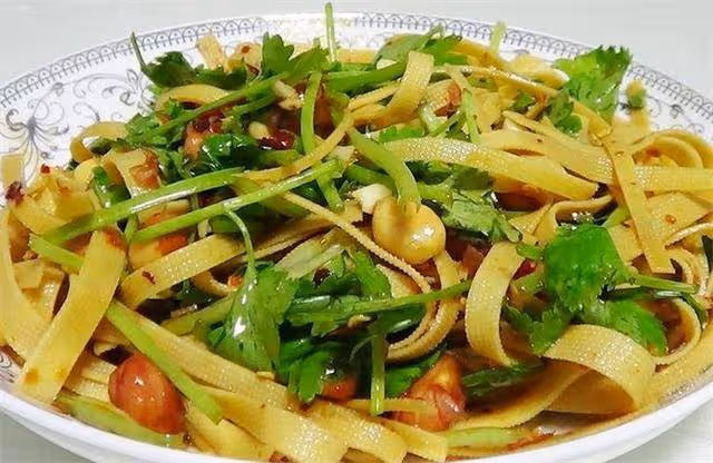簡單易做的涼拌小菜，分享萬能涼拌汁，調料和比例詳細，收藏了