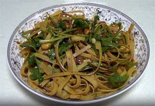 簡單易做的涼拌小菜，分享萬能涼拌汁，調料和比例詳細，收藏了