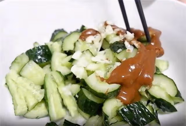 吃了很多拍黃瓜，還是這道麻汁黃瓜最可口，入口濃香，脆嫩爽口