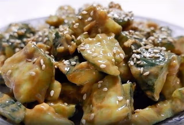 吃了很多拍黃瓜，還是這道麻汁黃瓜最可口，入口濃香，脆嫩爽口