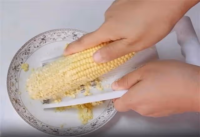 玉米光煮熟已經很好吃了，這樣做了更給力，甜糯鮮香，收藏了