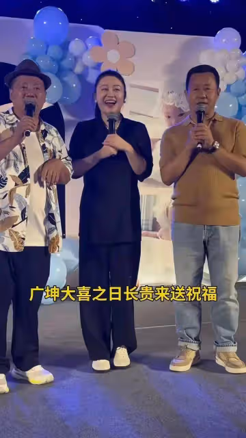 疑似孫二娘男友曝光，年輕又帥氣，網友稱長得像謝廣坤