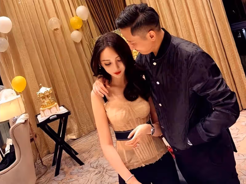 葉珂前夫深夜發文,揭露黃曉明尷尬處境,原來我們一直錯怪了楊穎