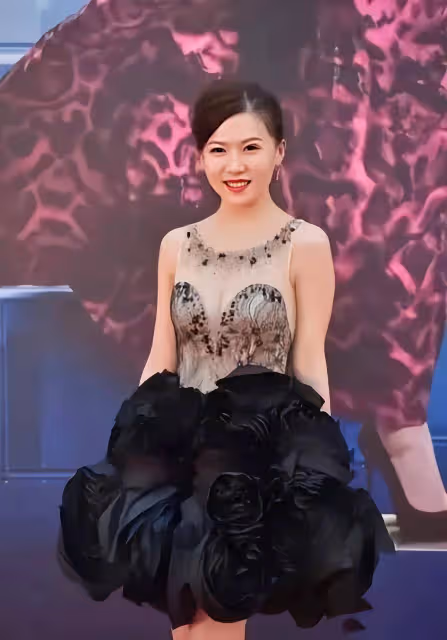 TVB離巢小花突然宣布改名,父親是知名導演,去年被誤傳婚訊