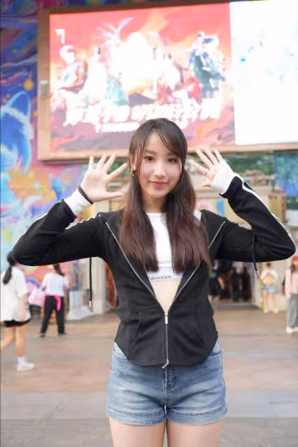 18歲TVB小花廣州上學!香港粉絲赴大學城搞應援!大感激動興奮