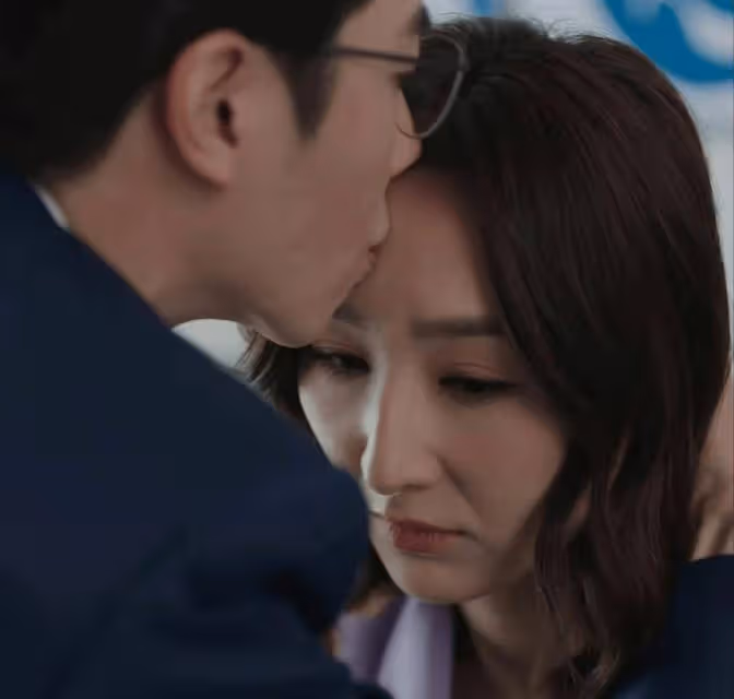 TVB小生得寵曬與樂易玲親密照!四眼男變韓風!被指像內地某男星