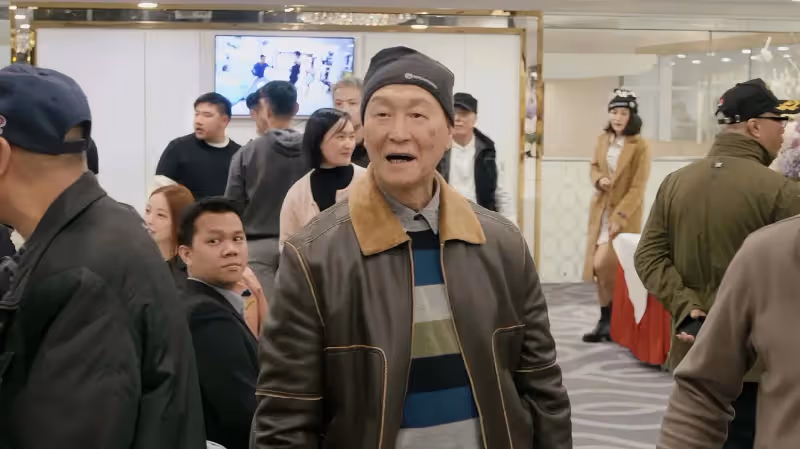 一路走好！TVB知名老戲骨正式出殯火化，兒子抱著遺照滿臉哀傷