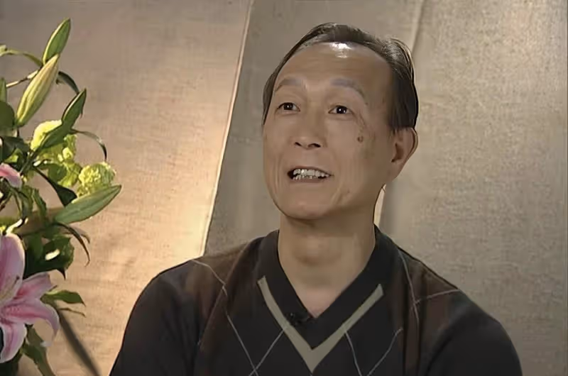 一路走好！TVB知名老戲骨正式出殯火化，兒子抱著遺照滿臉哀傷