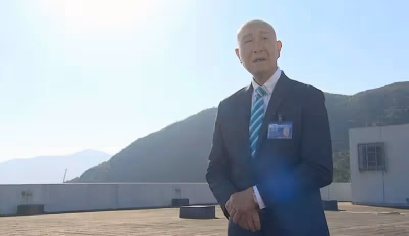 一路走好！TVB知名老戲骨正式出殯火化，兒子抱著遺照滿臉哀傷
