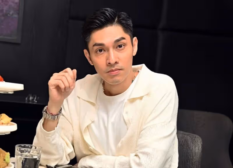 香港知名男星娶漂亮網紅,甘願承包所有家務,洗廁所都毫無怨言