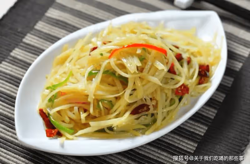 分享「酸辣土豆絲」的竅門,牢記3點,土豆絲酸辣脆酸,超級下飯
