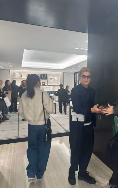 58歲郭富城倫敦逛奢店坐等方媛血拚，帥氣多金又體貼堪稱極品人夫