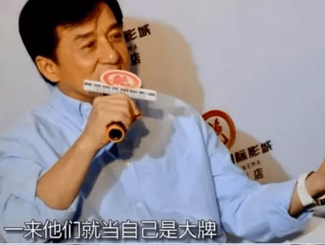 厚顏無恥！拿千萬片酬卻用三十多個替身，拍戲只會讀123，騎馬都騎人脖子