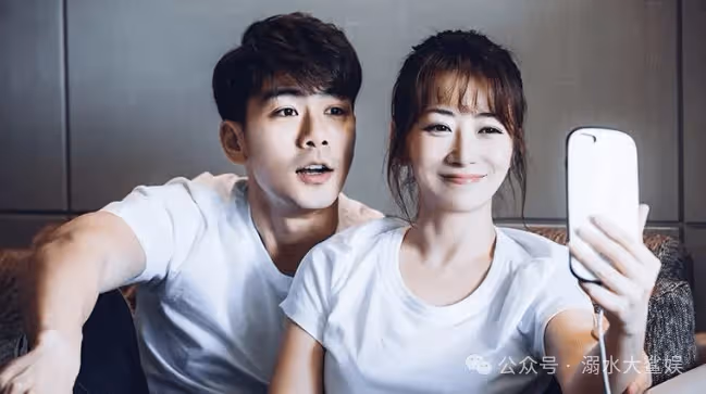 公認的凍齡女神！她比林志玲還美，嫁小9歲男星，50歲還像少女