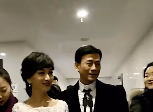 鄭少秋用一張懷孕單，揭開趙雅芝私生子身份，難怪周潤發刻意避嫌