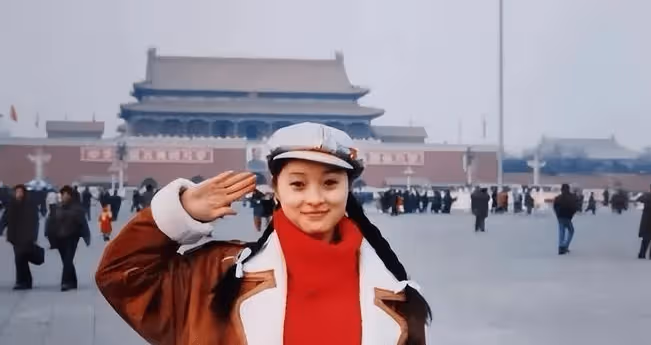 和陳建斌分手15年，48歲吳越依舊單身，不結婚的女人有多自信