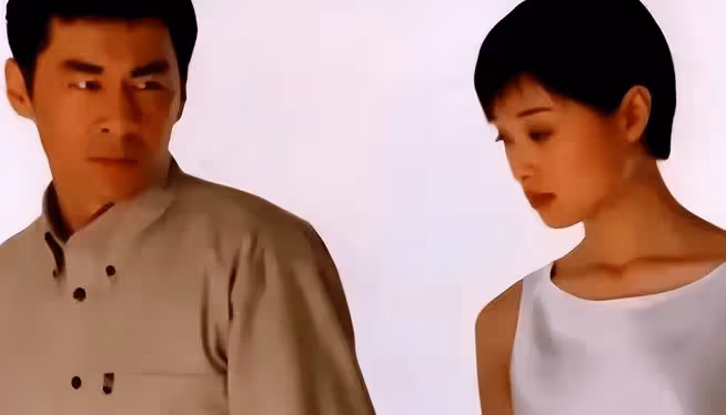 和陳建斌分手15年，48歲吳越依舊單身，不結婚的女人有多自信