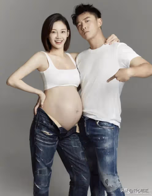 鄭愷瞬間變臉，被老闆王中磊曝出了「第三胎」，打工人敢怒不敢言