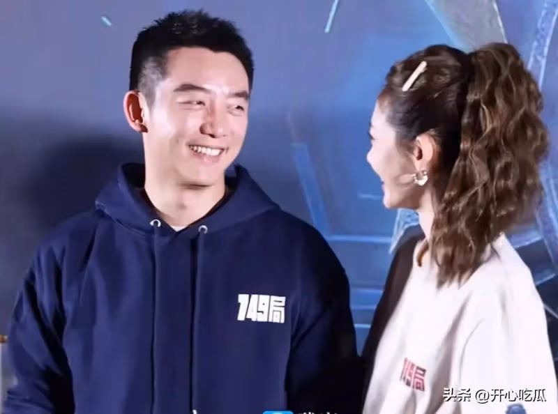 鄭愷瞬間變臉，被老闆王中磊曝出了「第三胎」，打工人敢怒不敢言