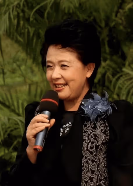 主持人劉璐：我這輩子最幸運的事情，就是嫁給了救贖自己的丈夫