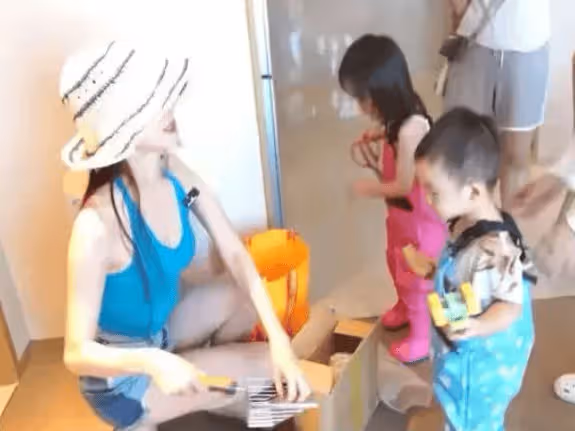 王中磊首公開苗苗三胎是女兒，出月子就懷孕，鄭愷尷尬耳朵都紅了