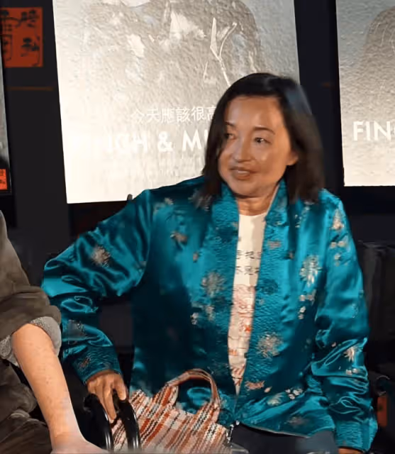 54歲李綺虹比75歲鮑起靜顯老?滿臉皺紋眼神疲憊,最美郭襄不復返