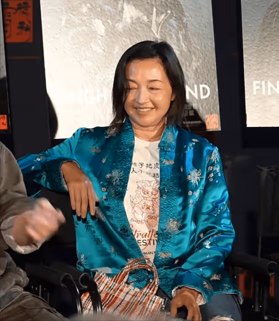 54歲李綺虹比75歲鮑起靜顯老?滿臉皺紋眼神疲憊,最美郭襄不復返